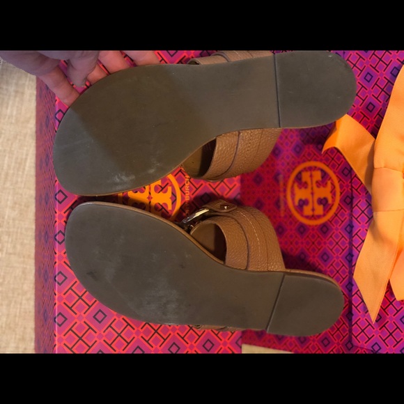Tory Burch Amanda Flat Thong- Tumbled leather - Picture 2 of 4